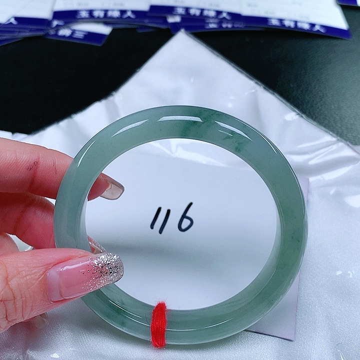 翡翠手镯未镶嵌翡翠手镯未镶嵌