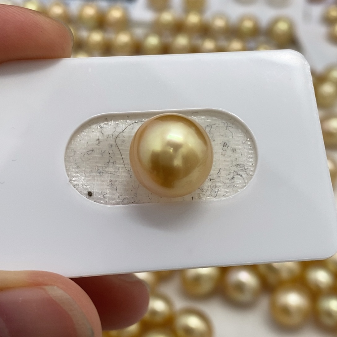 海水珍珠裸珠金珠近正圆微微瑕11.8mm