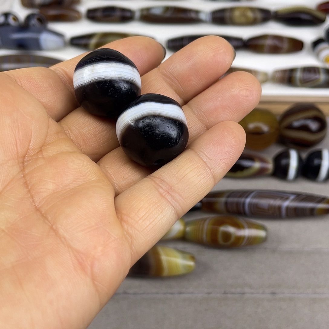 杰***少玛瑙/玉髓散珠缠丝玛瑙