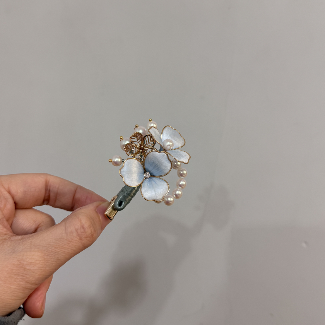 《星和月明》蓝色牡丹花掐丝绒花发夹胸针