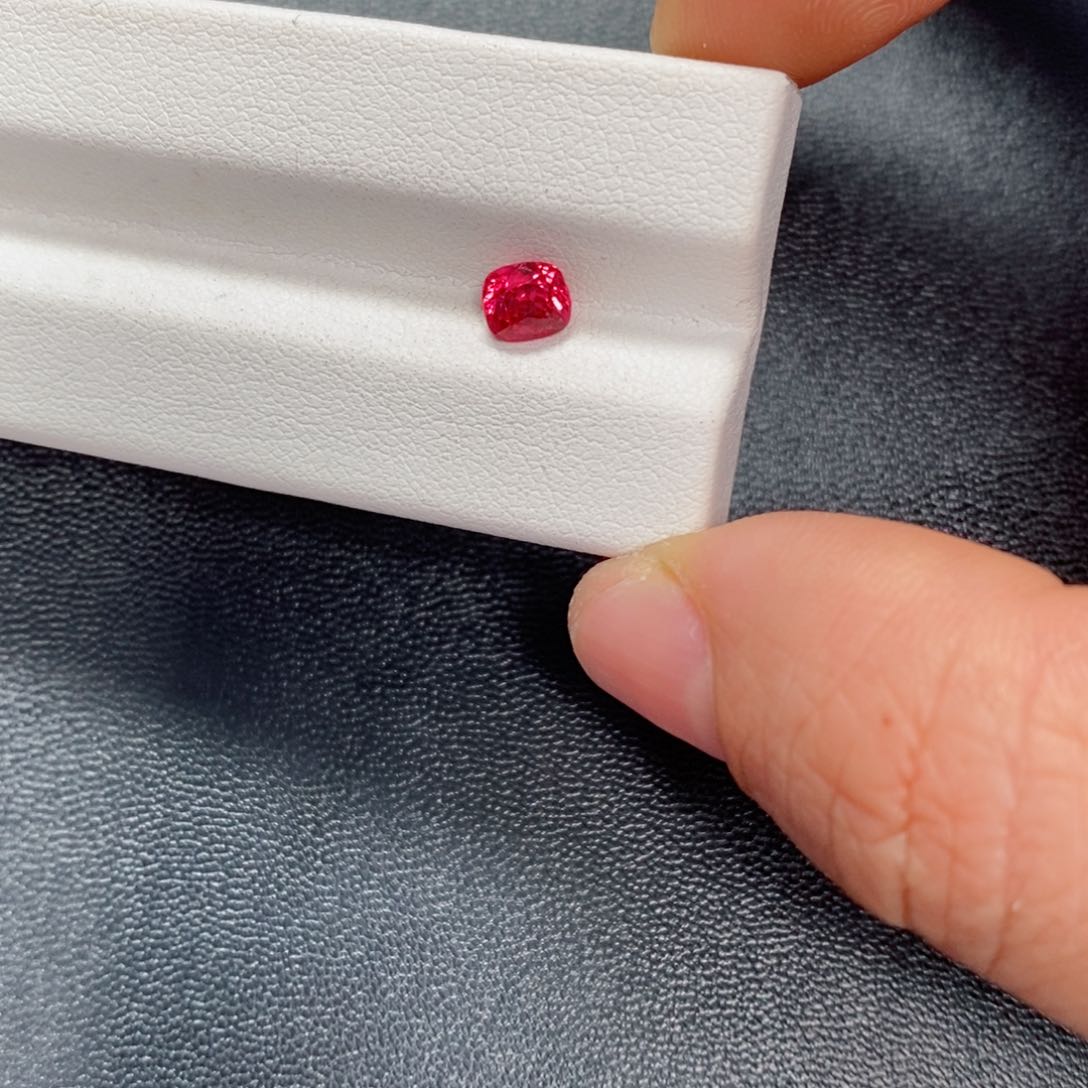 尖晶石裸石未镶嵌0.84绝地吉