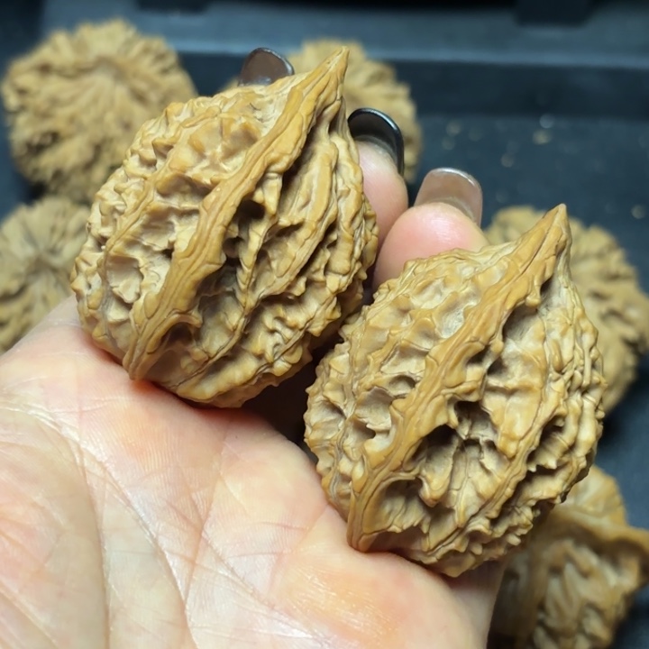 虎***跃吊坠文玩核桃秦岭灯笼17