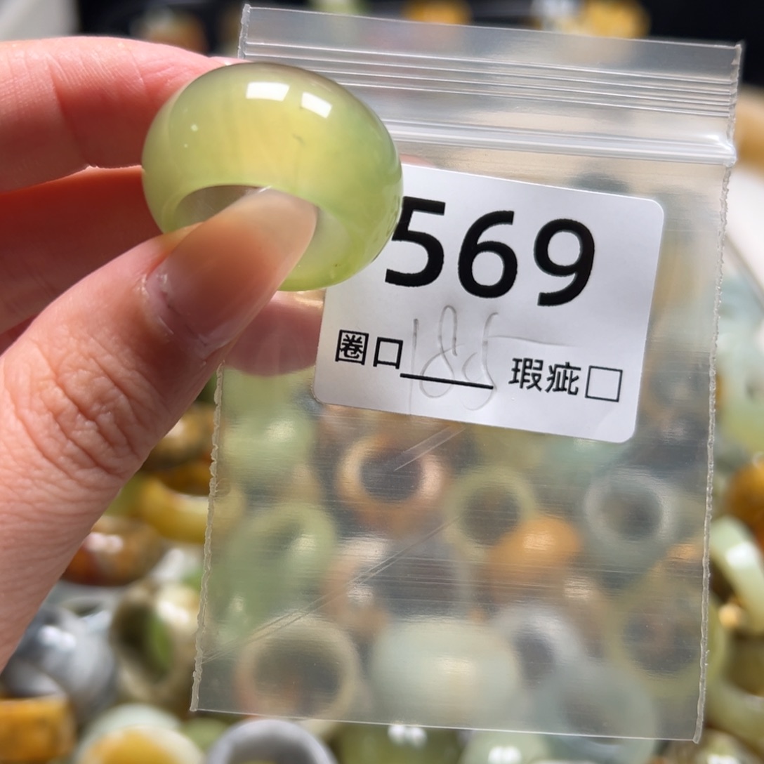 皮***胖蛇纹石玉未镶嵌戒指