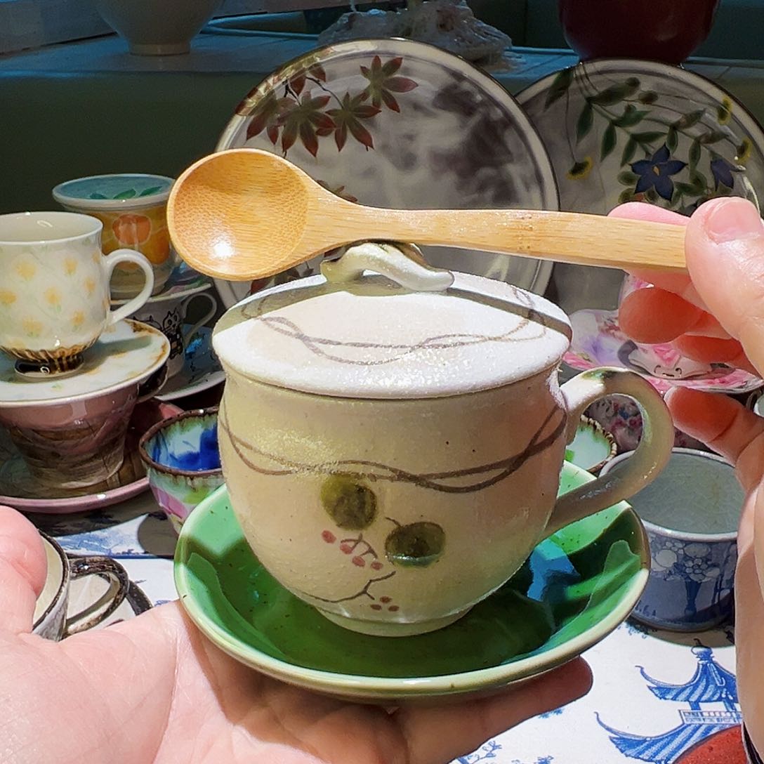 咖啡杯和咖啡杯两块五