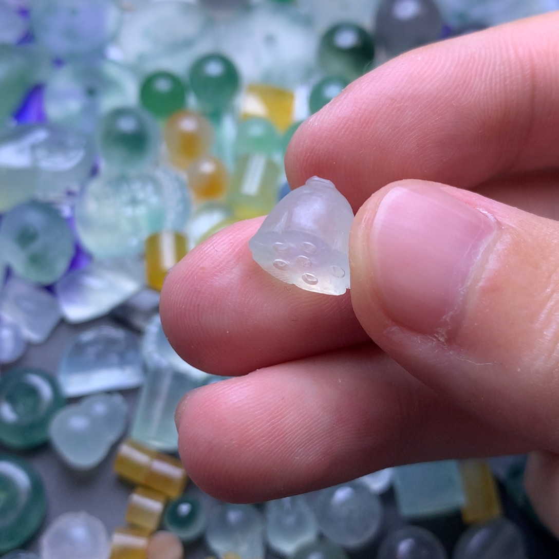 定制翡翠未镶嵌挂件