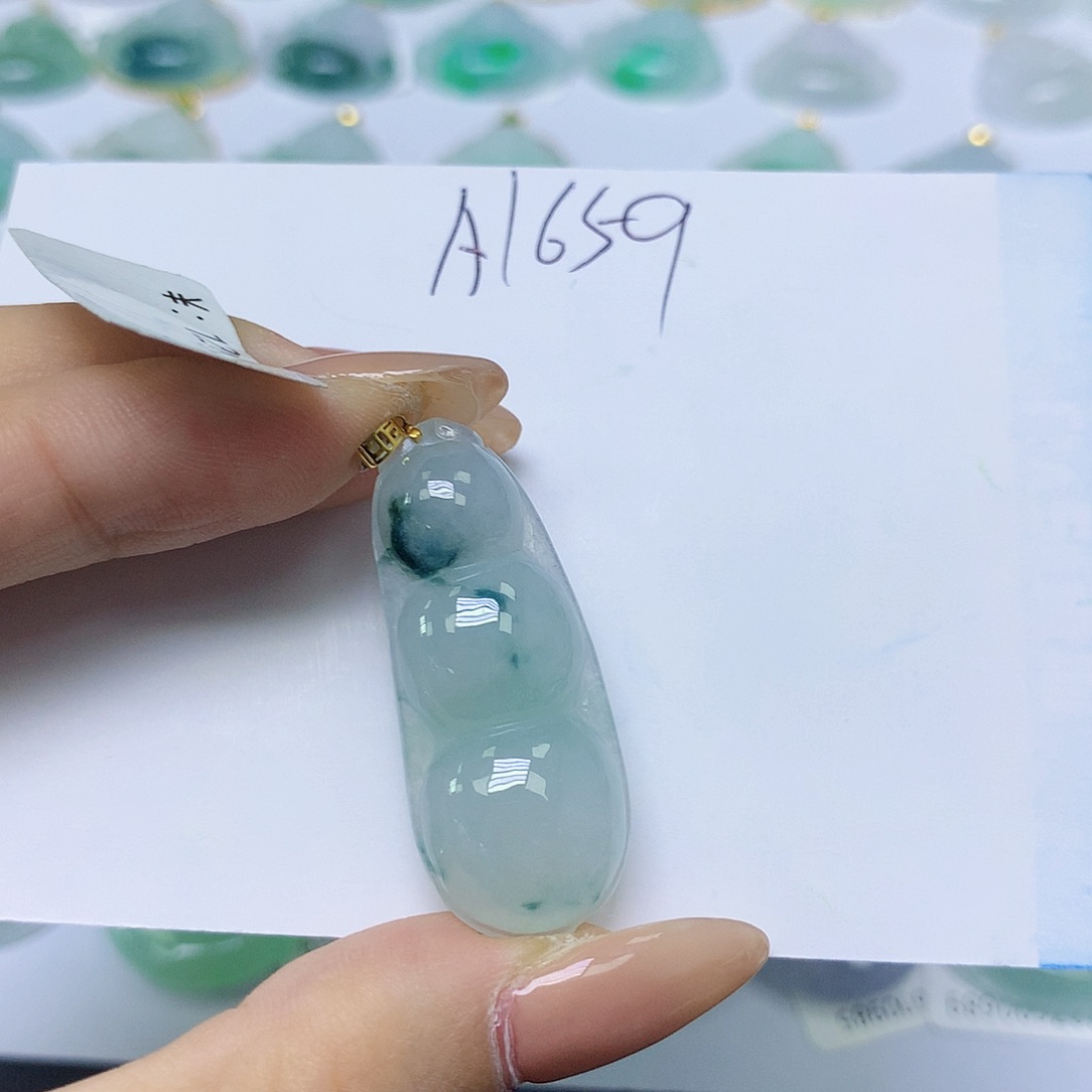 颈饰18K金镶嵌翡翠