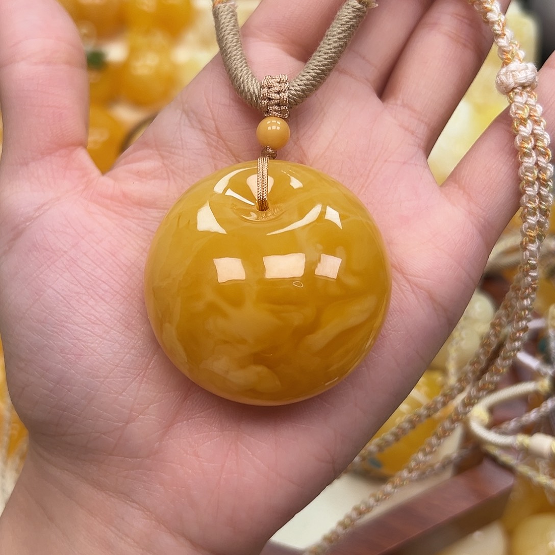 琥珀未镶嵌颈饰蜜蜡