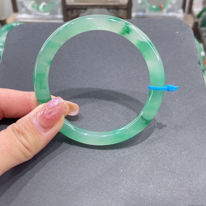 未镶嵌手镯石英质玉