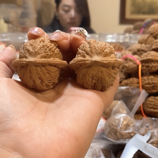 文玩核桃吊坠40血麒麟有黄尖