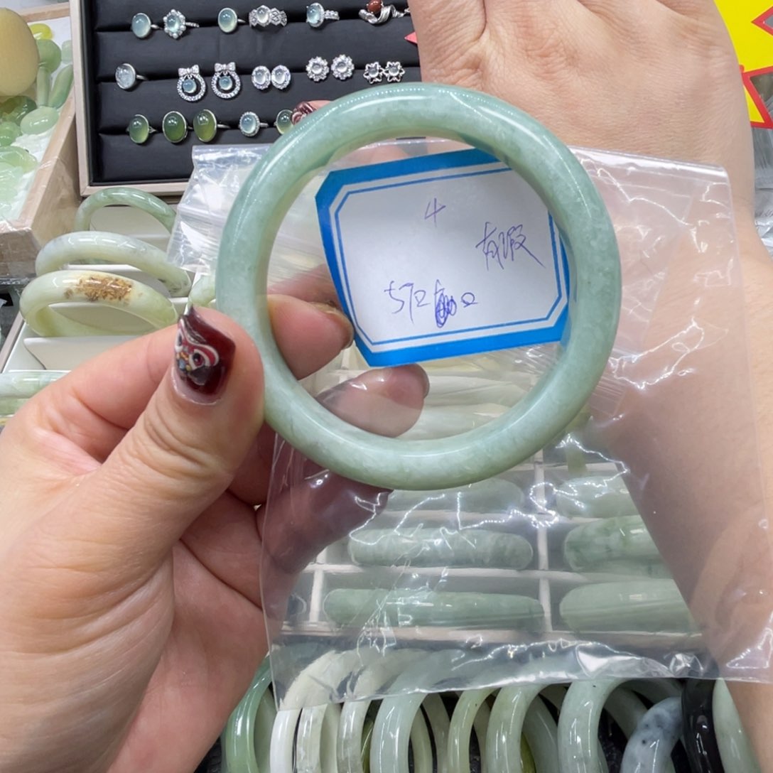 蛇纹石玉手镯未镶嵌福利款有瑕疵