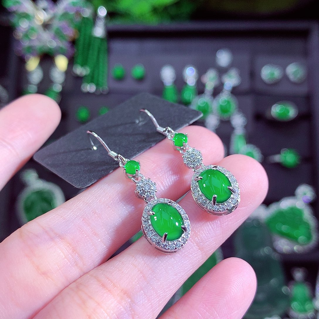 颈饰未镶嵌翡翠天然