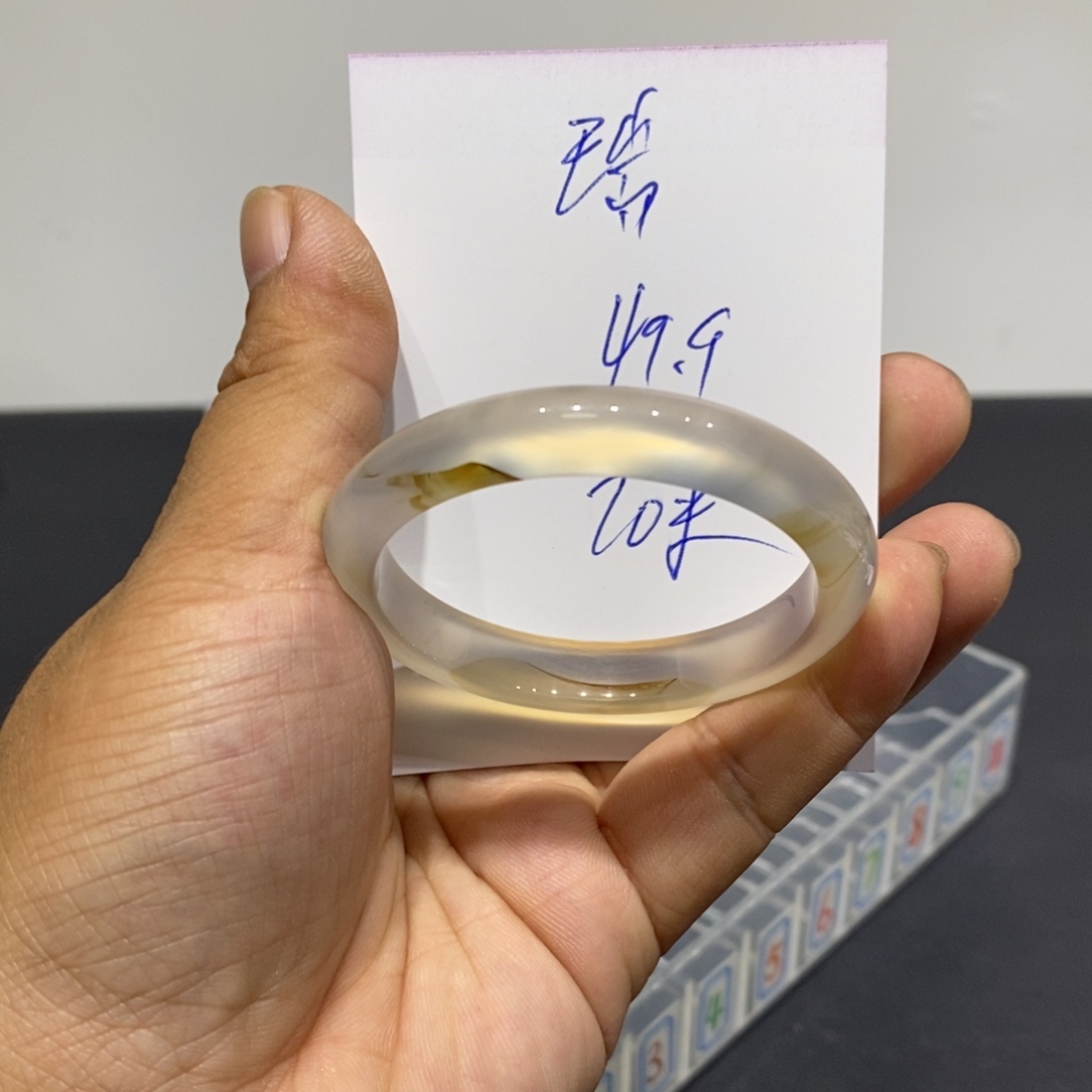 瑞***瑞玛瑙/玉髓未镶嵌手镯