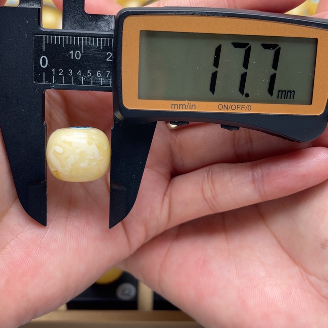 琥珀未镶嵌裸石蜜蜡墩子笑