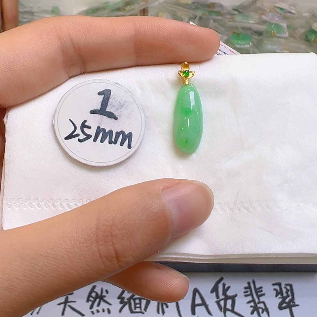 翡翠颈饰18K金镶嵌翡翠