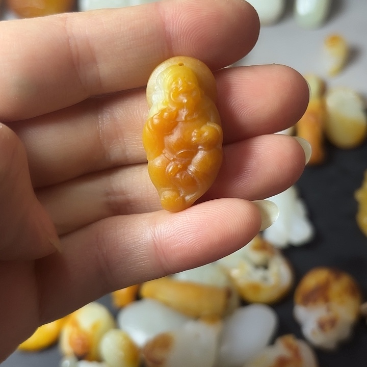 小***豹和田玉未镶嵌颈饰