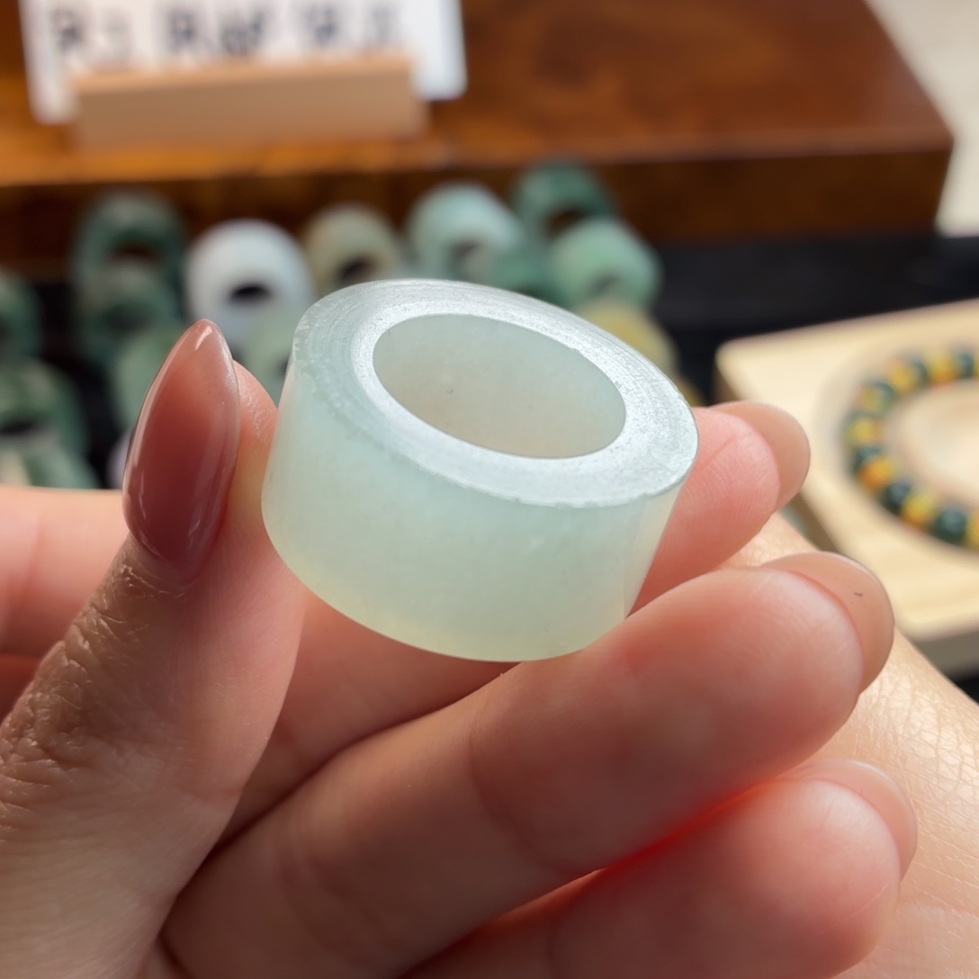 定制翡翠未镶嵌戒指