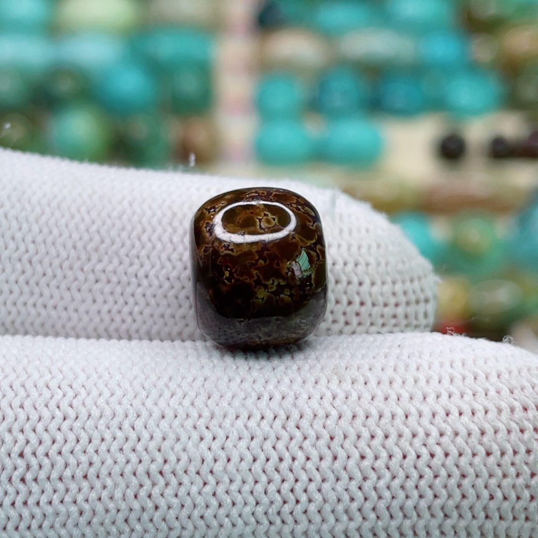 未镶嵌绿松石颈饰