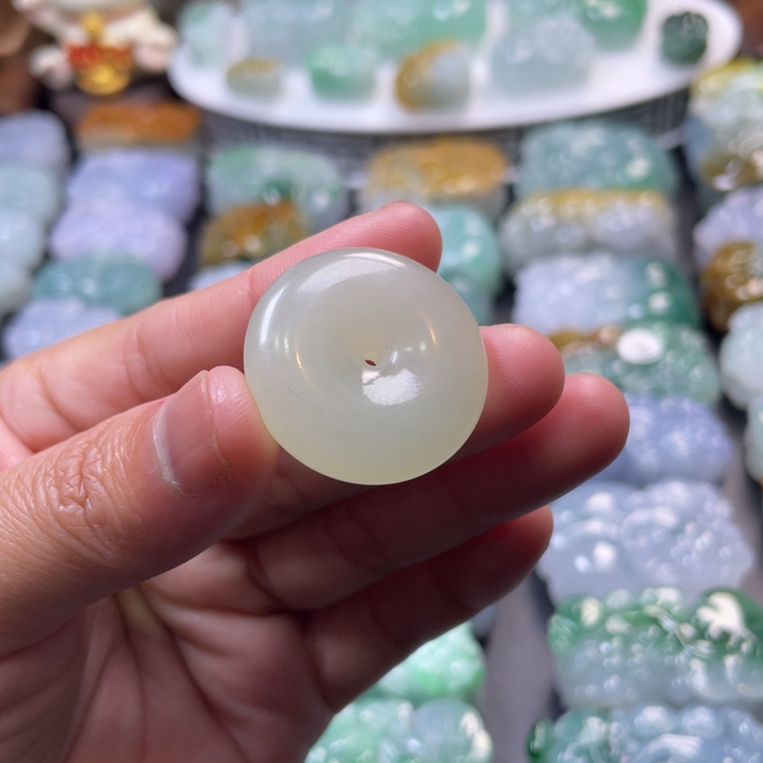和田玉（糖玉）未镶嵌颈饰平安扣