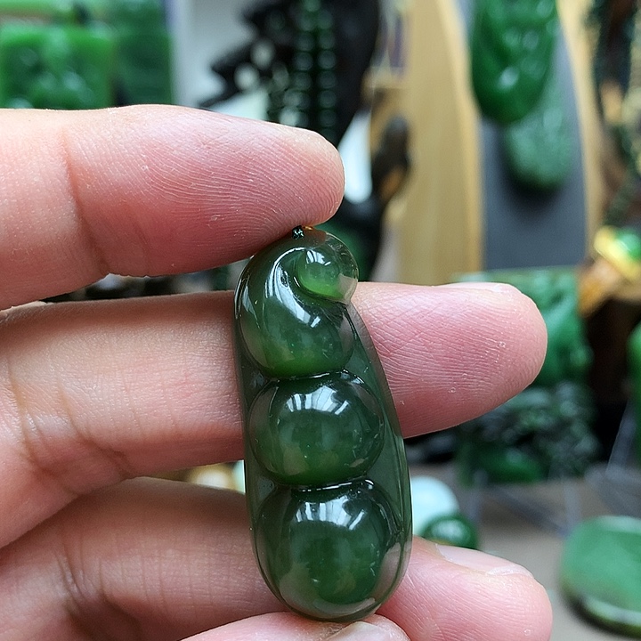 芊***慧颈饰未镶嵌和田玉（碧玉）