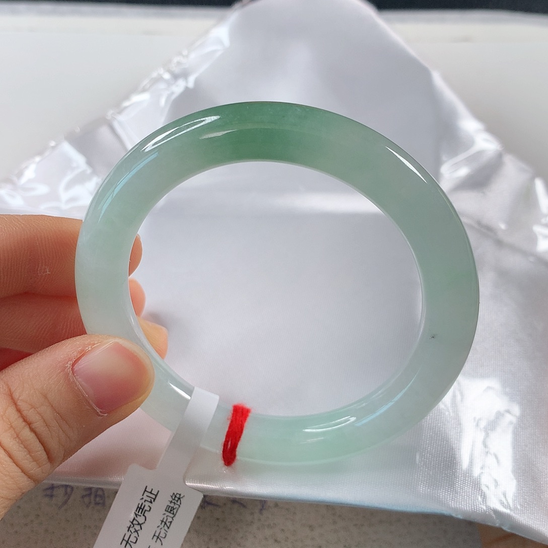 翡翠手镯未镶嵌9****k 圆条