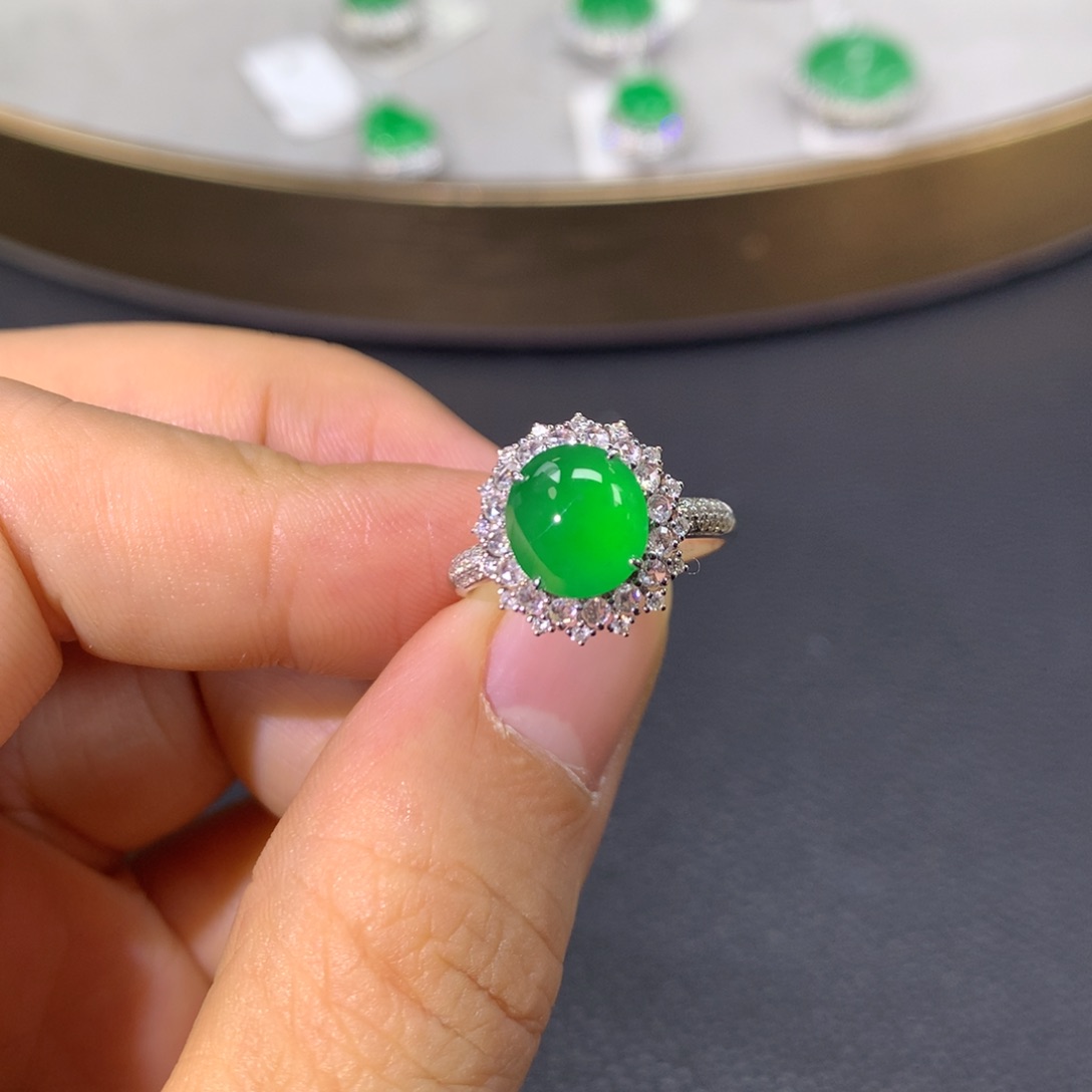 翡翠戒指18K金镶嵌翡翠