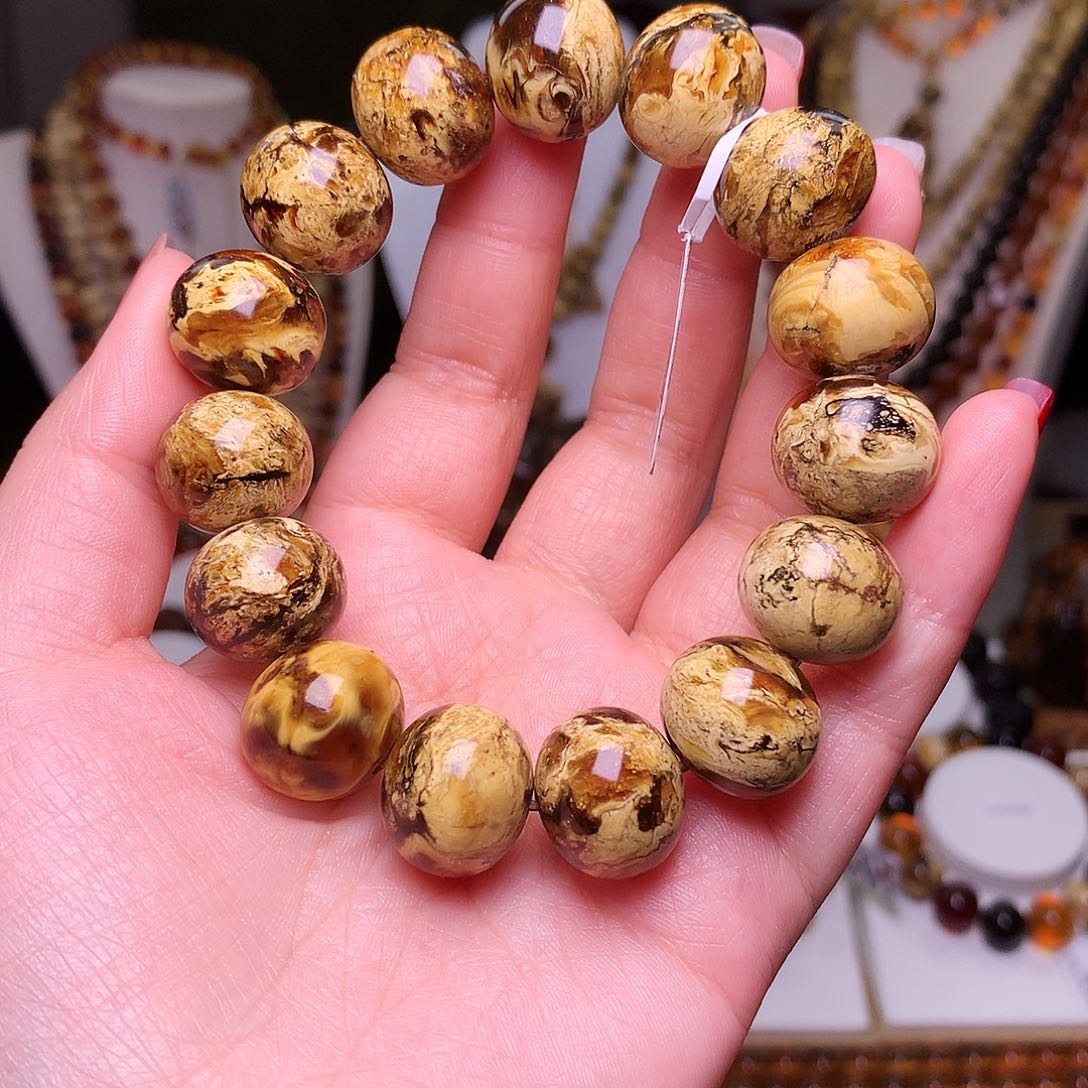 琥珀裸石未镶嵌孺*牛琥珀