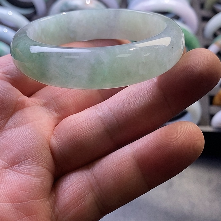 翡翠未镶嵌手镯9、正