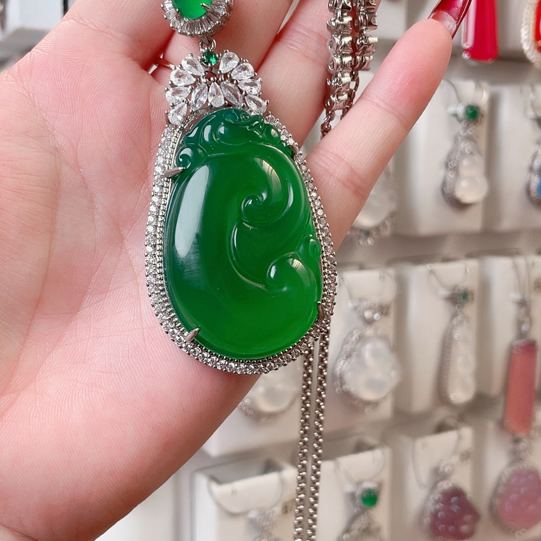 玛瑙/玉髓吊坠(赠链)未镶嵌