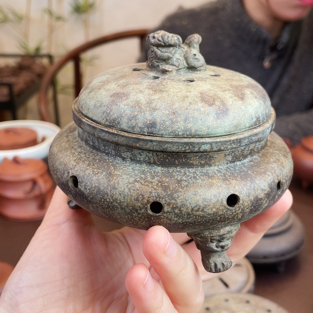 此***衣紫砂茶壶茶宠……….