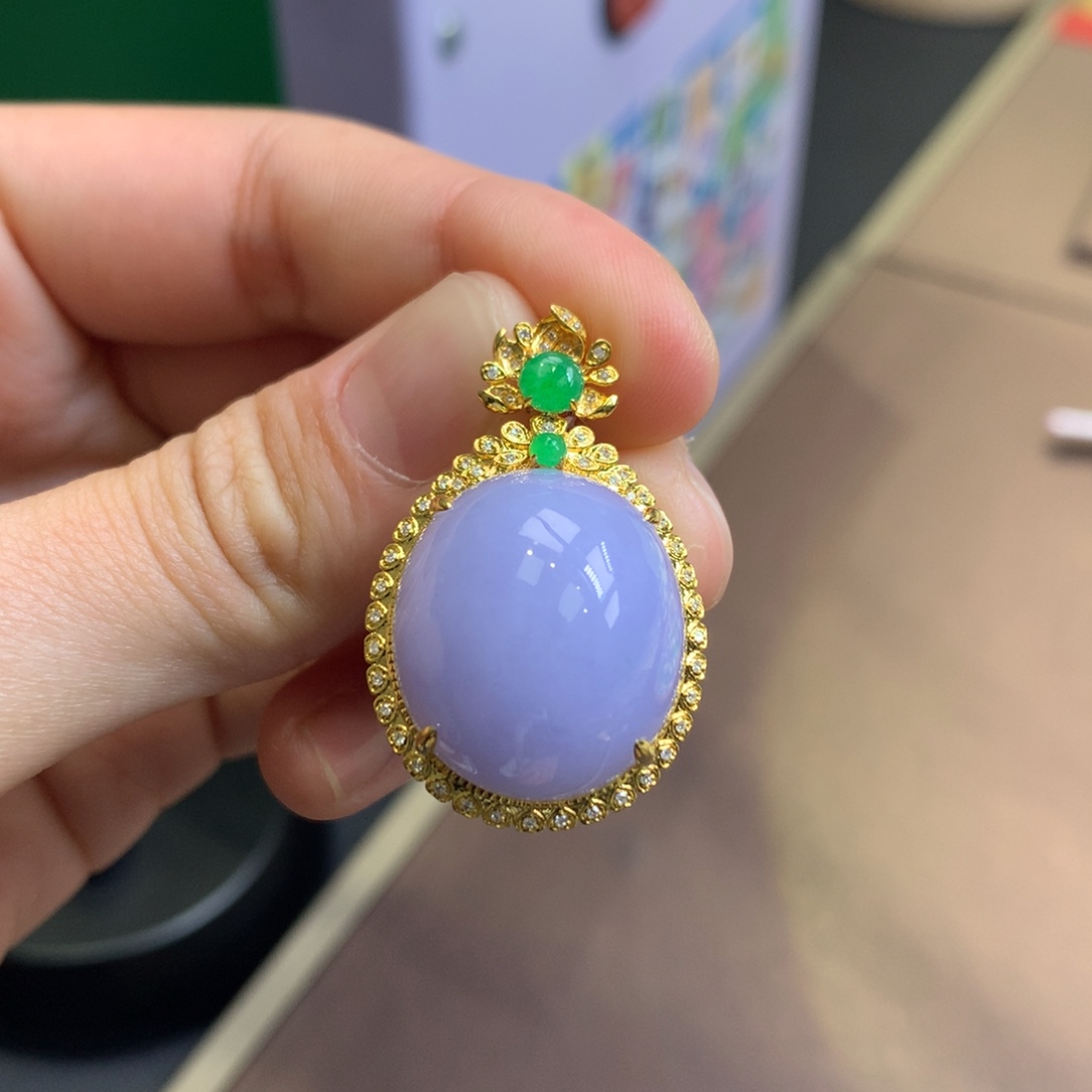 翡翠18K金镶嵌颈饰翡翠