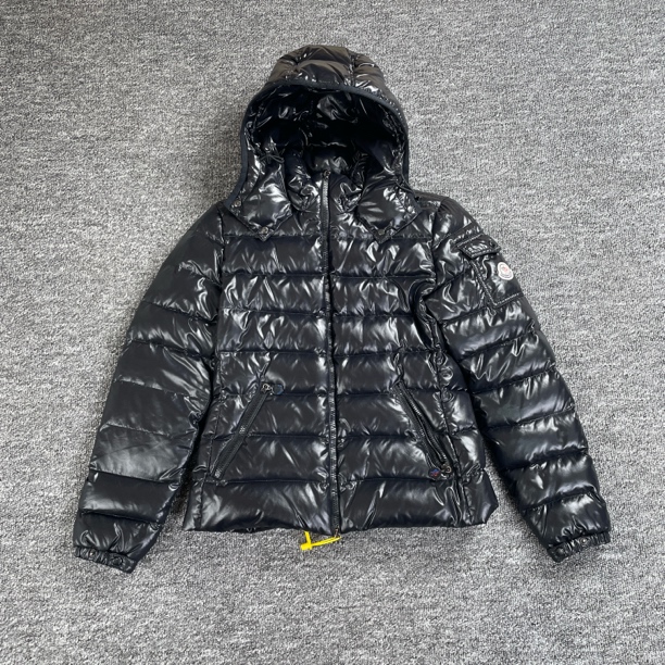 7009/Moncler 黑色logo贴饰连帽羽绒服外套/1码/95新/微瑕