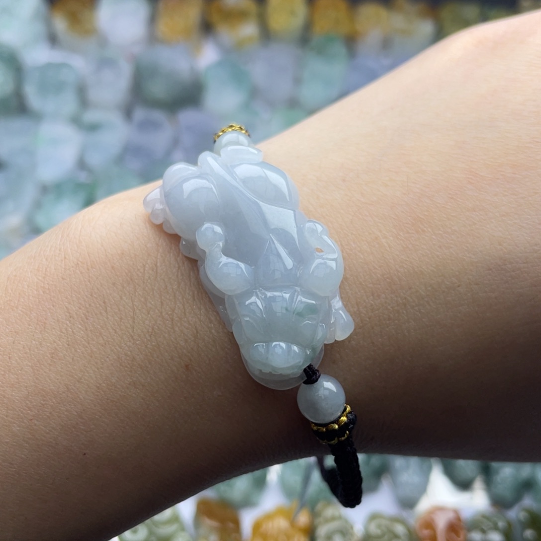 翡翠颈饰未镶嵌貔貅