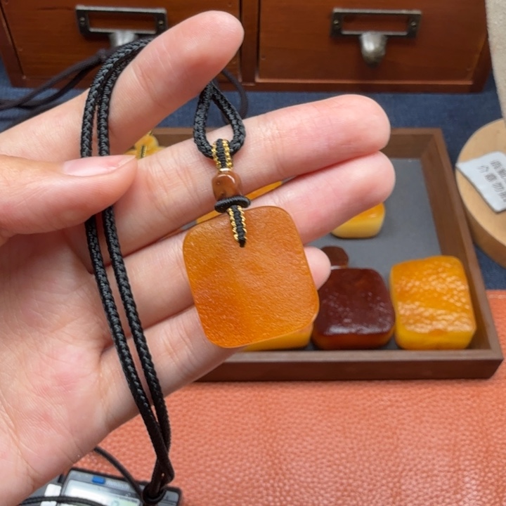 蜜蜡未镶嵌吊坠(赠链)