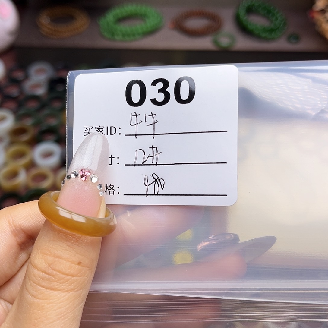 和田玉未镶嵌戒指牛**乖