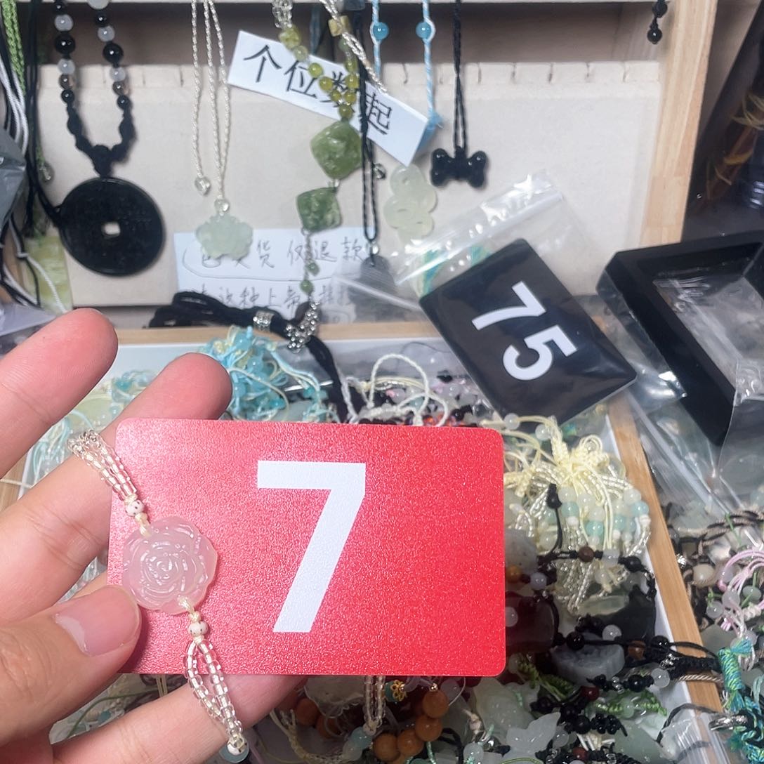 蛇纹石玉颈饰合金