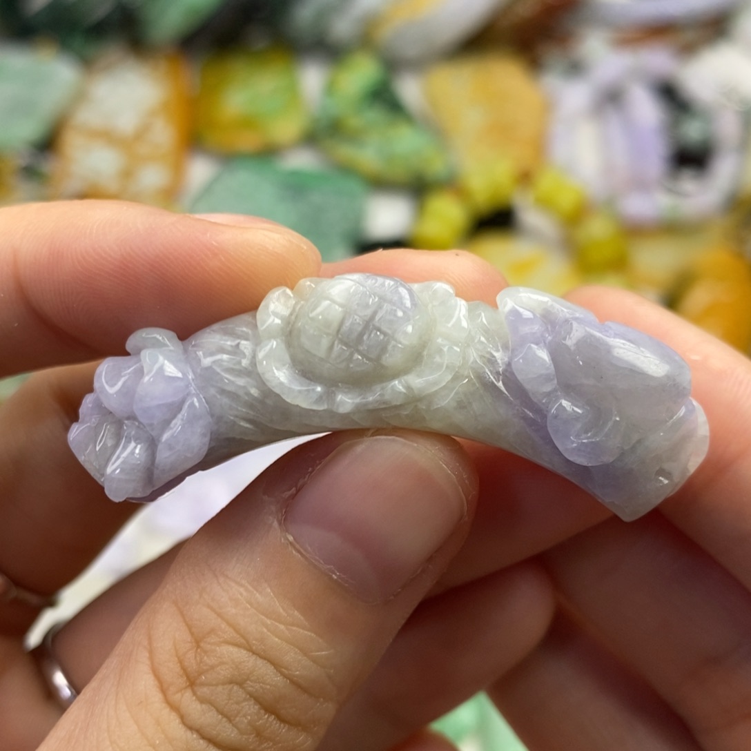 翡翠未镶嵌颈饰楠**A