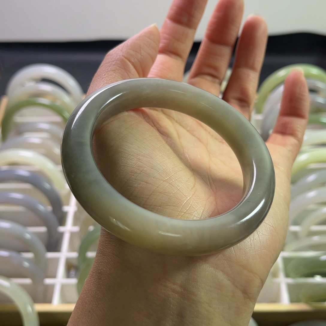 和田玉手镯58.5圈未镶嵌