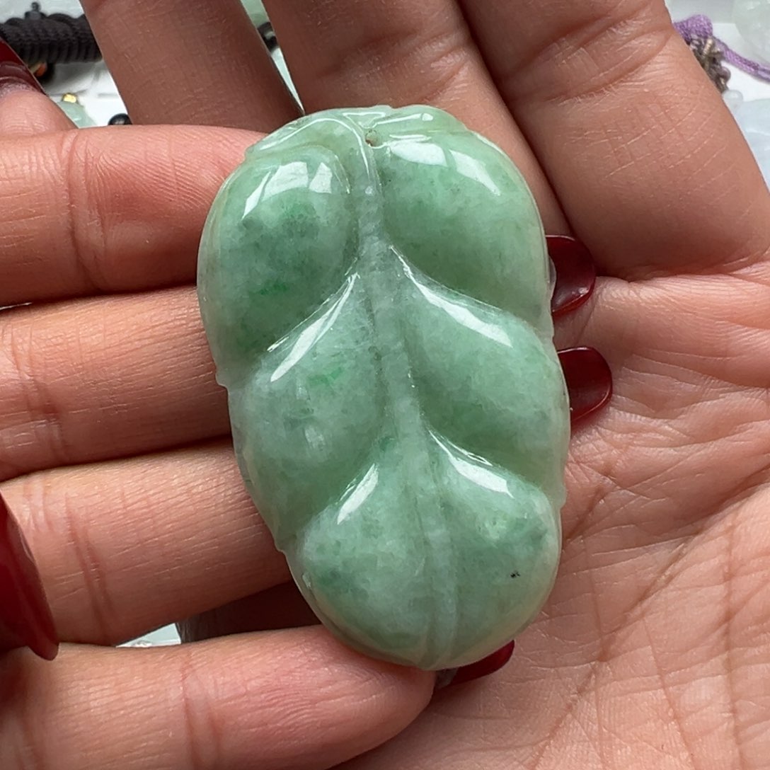 翡翠颈饰未镶嵌叶子