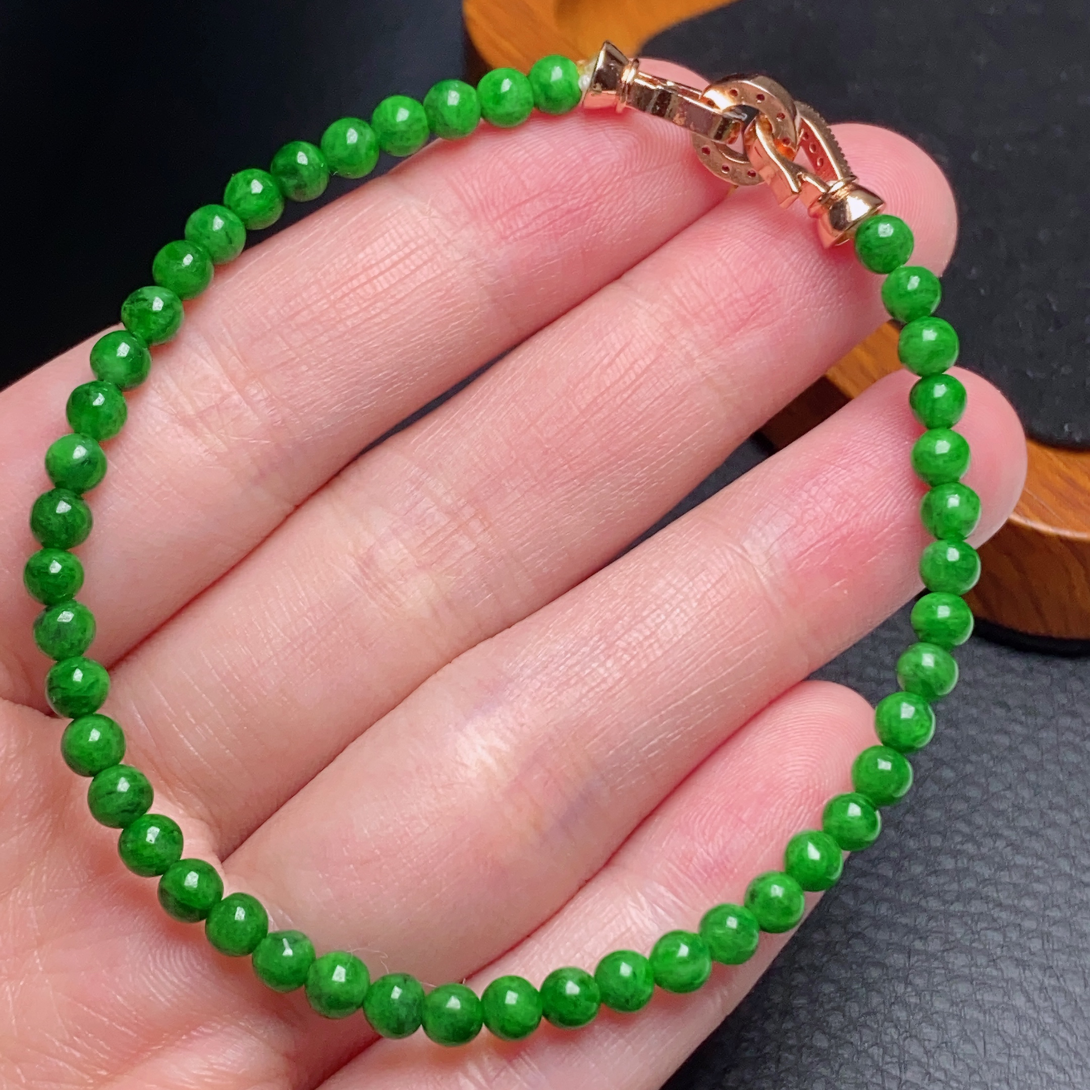 缅甸天然a货翡翠冰润辣绿小米珠手链卡4mm百搭气质绿色