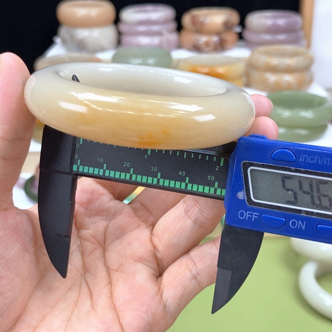 石英质玉未镶嵌手镯