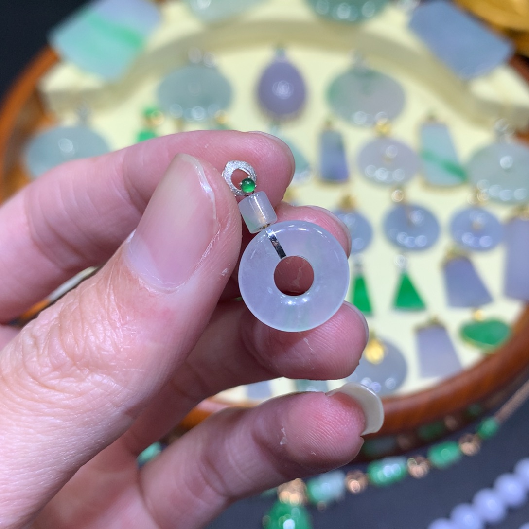 翡翠吊坠(不含链)18K金镶嵌