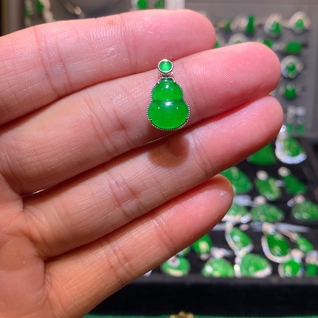 翡翠吊坠(不含链)18K金镶嵌天然翡翠