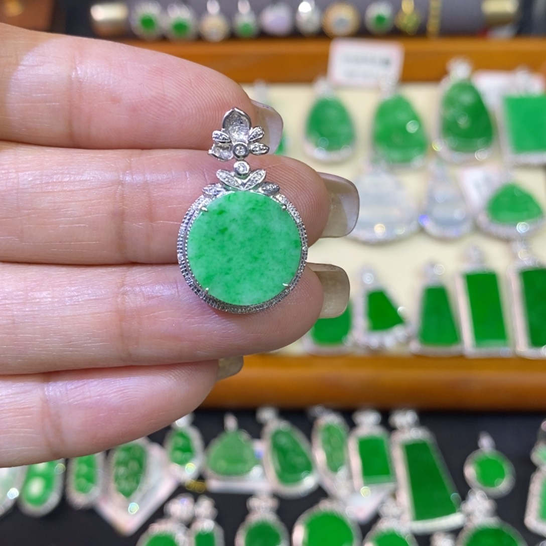 翡翠吊坠(不含链)18K金镶嵌吊坠