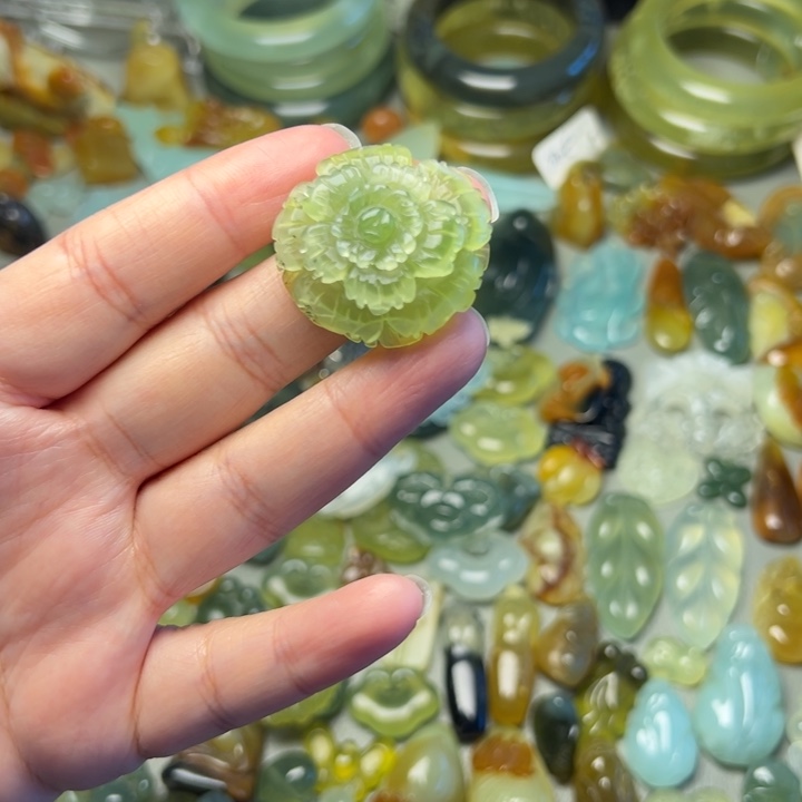 蛇纹石玉未镶嵌微瑕