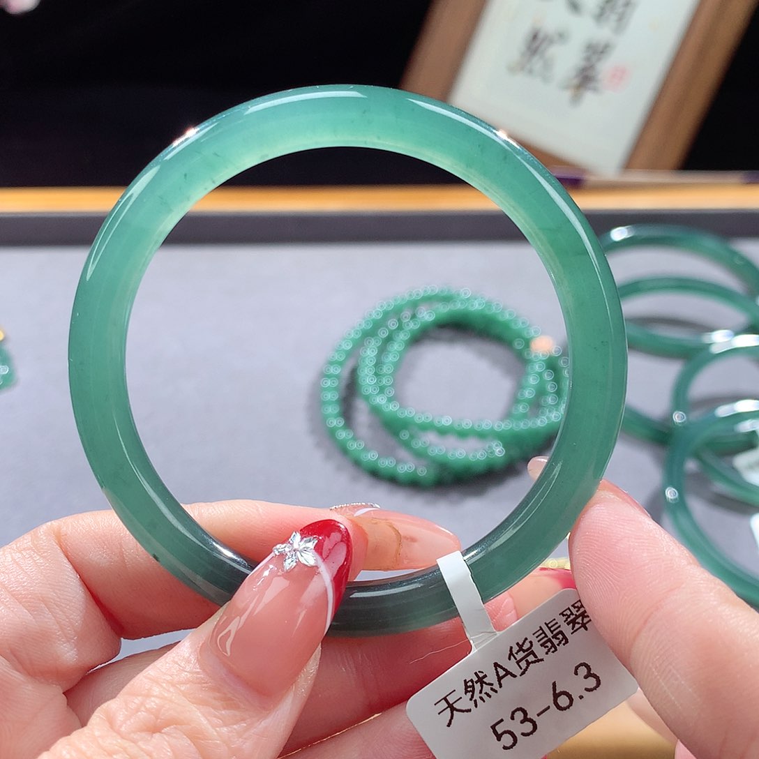 翡翠手镯（圆镯）未镶嵌