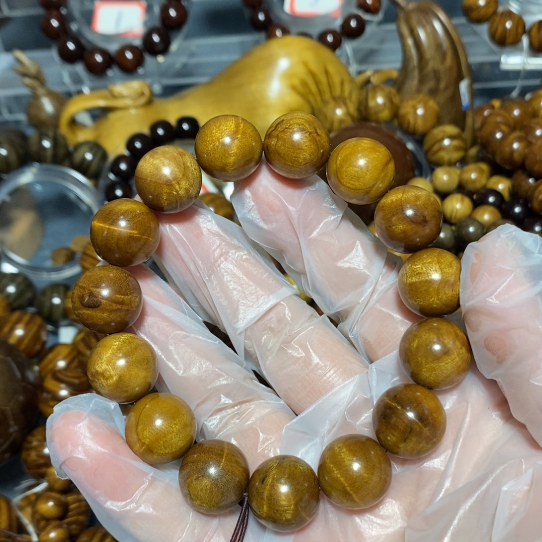金丝楠木雕工艺品瑕疵15