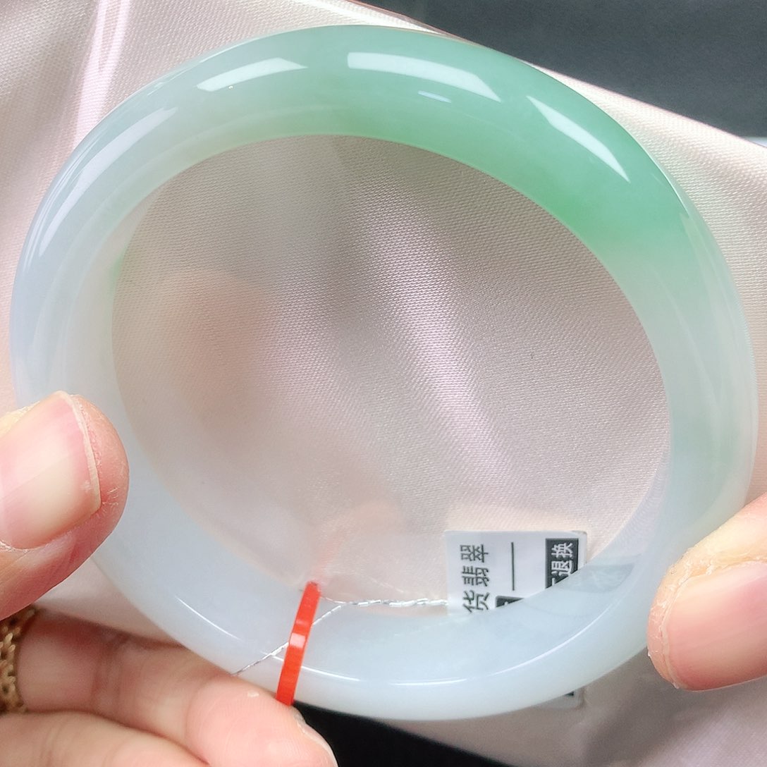 翡翠手镯未镶嵌59圈