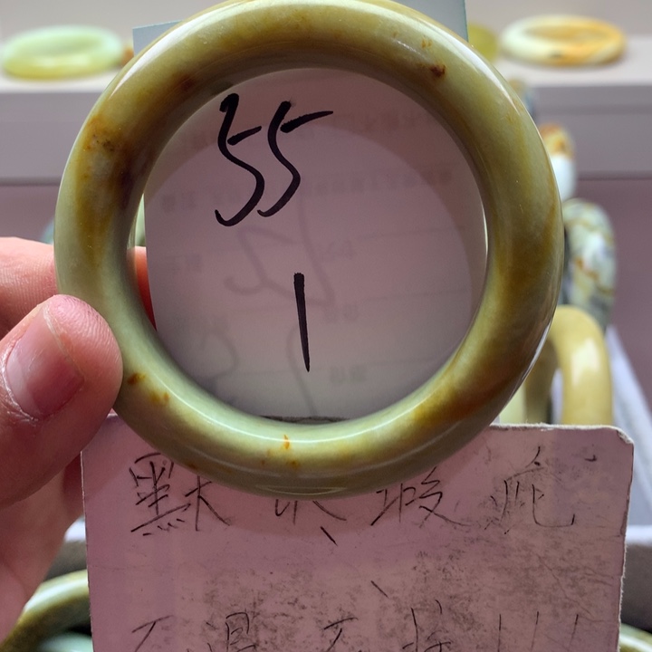 蛇纹石玉手镯未镶嵌