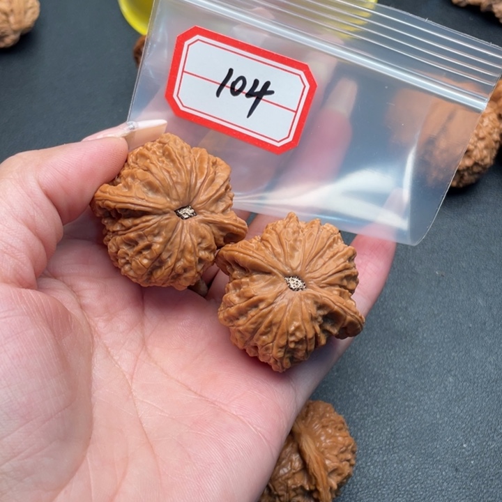 J***K文玩核桃把件血麒麟