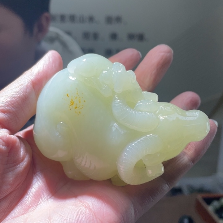 和田玉未镶嵌把件